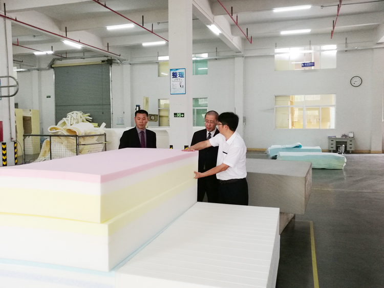 工廠參觀2.jpg 工廠參觀2.jpg